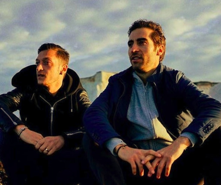 兵工厂双星联手，厄齐尔与弗拉米尼合作开展新能源项目