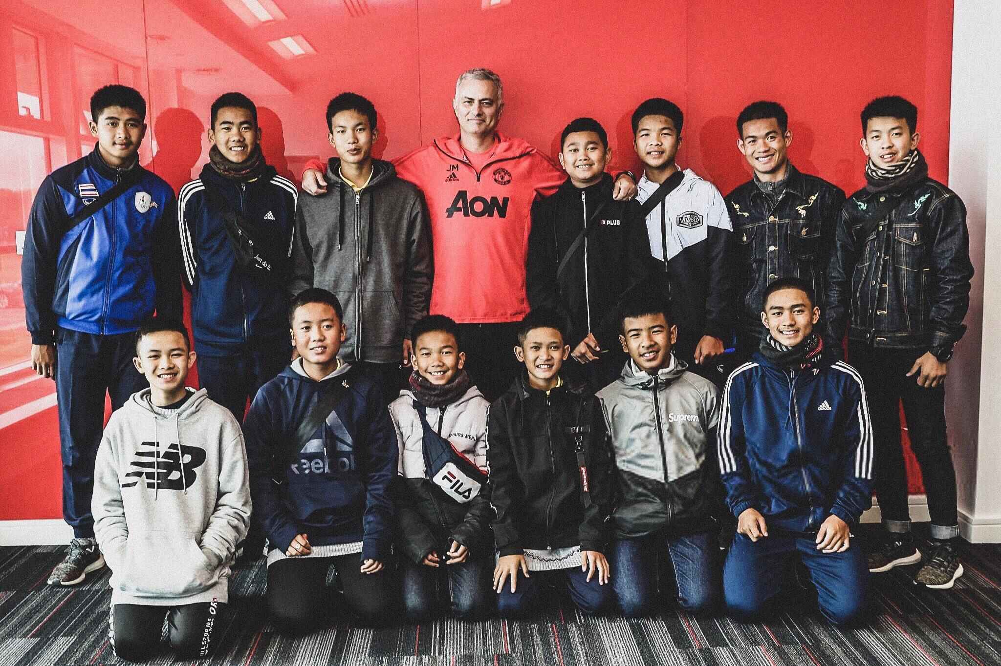 <a href=https://www.310bf.com/tags-%E6%9B%BC%E8%81%94-0.html target=_blank class=infotextkey>曼联</a>邀被困洞穴泰国小球员参观基地，与球员教练合影