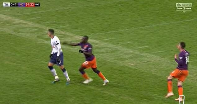 邮报：门迪不会因为对拉梅拉的附加动作遭到处罚