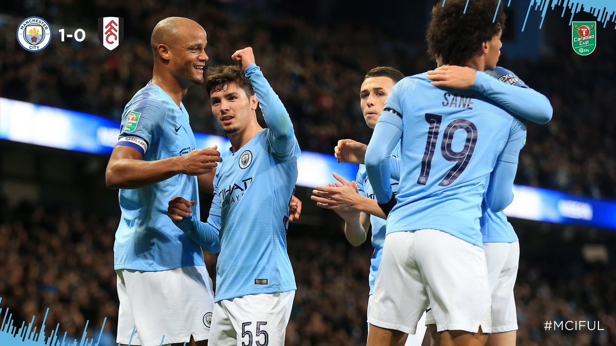 GIF：首开纪录！迪亚兹射门折射入网