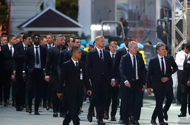 莱斯特城全队球员和工作人员抵达泰国参加维猜葬礼