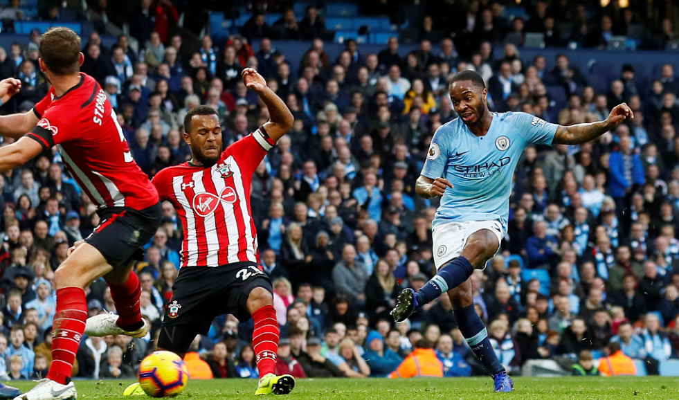 GIF：阿圭罗反抢助攻，斯特林劲射建功