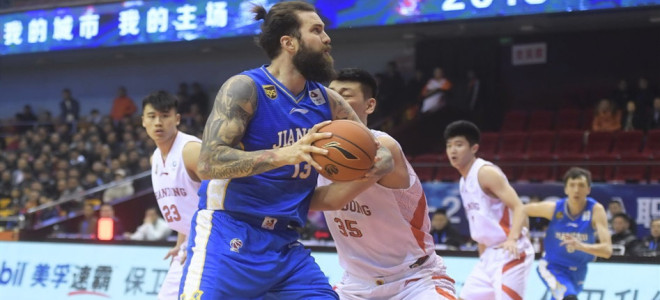 莫泰24+25+6,山东主场大胜江苏