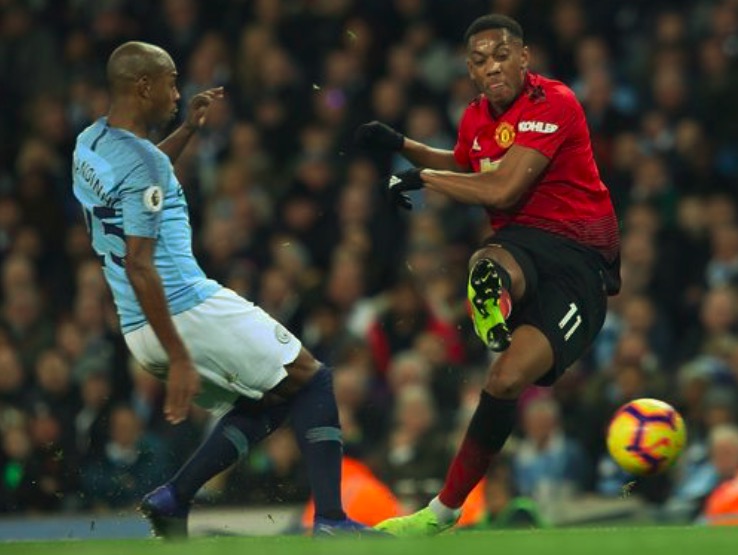 内维尔：<a href=https://www.310bf.com/tags-%E6%9B%BC%E8%81%94-0.html target=_blank class=infotextkey>曼联</a>现在的问题不是追曼城，而是怎么追第四