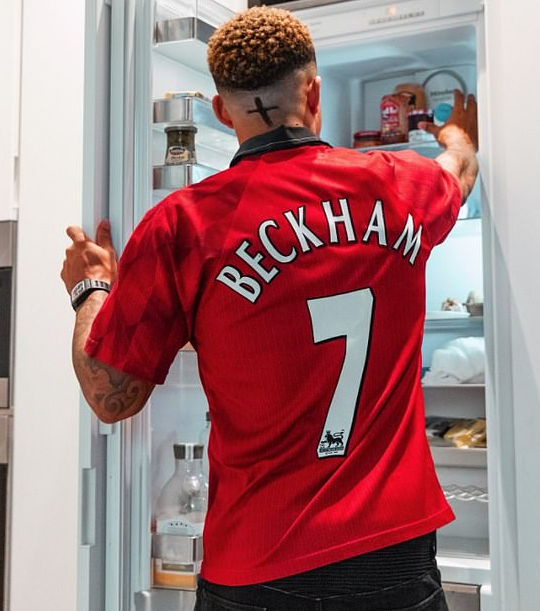 难忘<a href=https://www.310bf.com/tags-%E6%9B%BC%E8%81%94-0.html target=_blank class=infotextkey>曼联</a>7号战袍！德佩晒身着小贝球衣照片