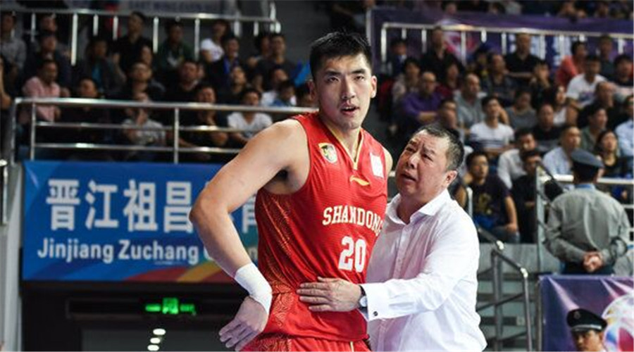 制霸篮下！陶汉林半场摘下9个篮板