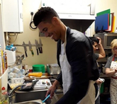 搞慈善，斯莫林为流浪汉筹集善款