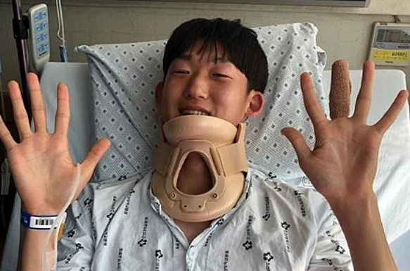 韩亚运新星比赛中摔断三根椎骨大难不死