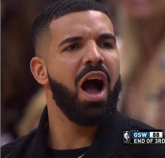 杜兰特命中超远三分，Drake目瞪口呆
