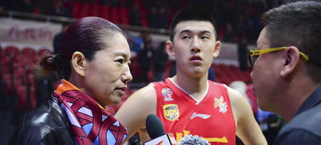 [流言板]展淑萍含泪致谢南昌:创造了与儿子吃早餐的奢侈机会