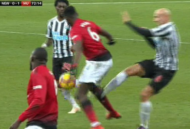 克拉滕伯格：谢尔维蹬踏博格巴应该要被红牌罚下