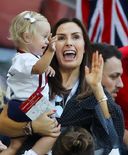 斯通斯分手后续：女方家人因此事失去工作