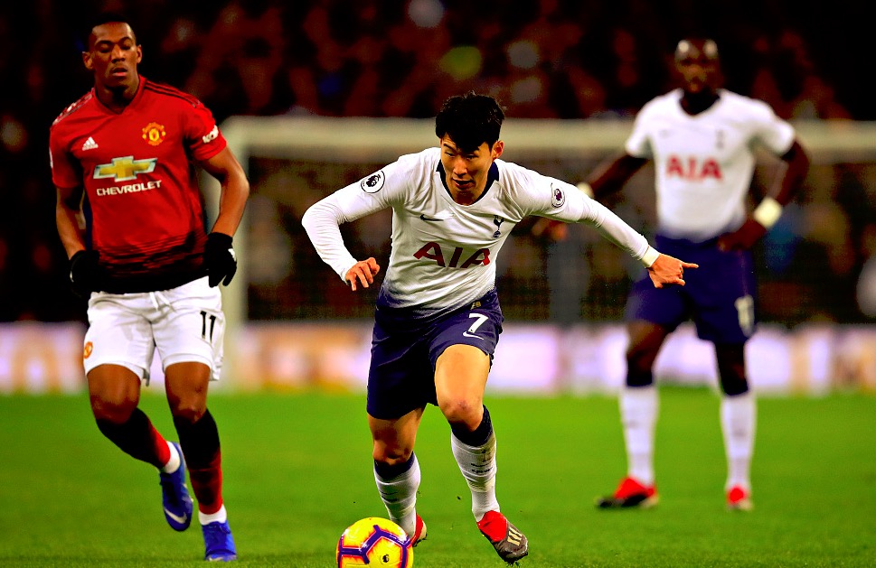 GIF：孙兴慜一过二打穿肋部，热刺小将门前失良机