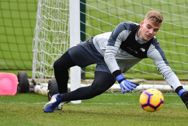 后生可畏，利物浦将01后捷克小门将调入一线队