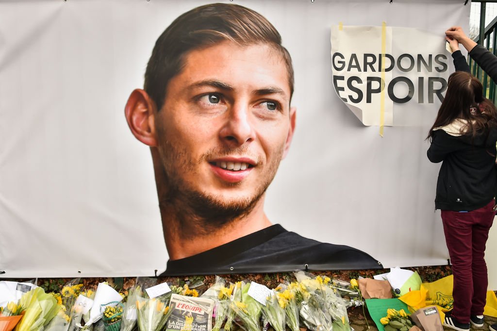 心碎一幕！萨拉家属联系英足总，要求不要为他戴黑纱