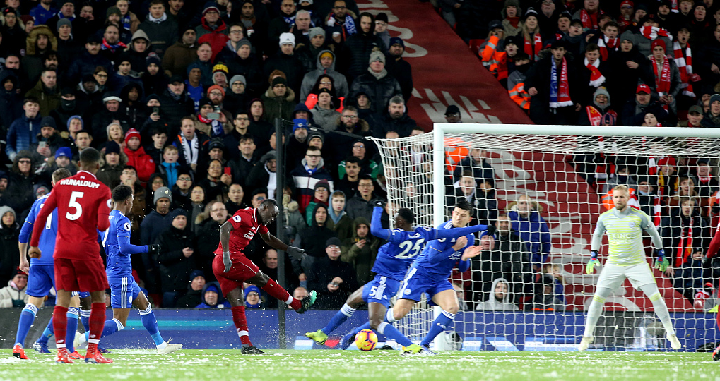 GIF：雪地斩，马内禁区内推射远角得分