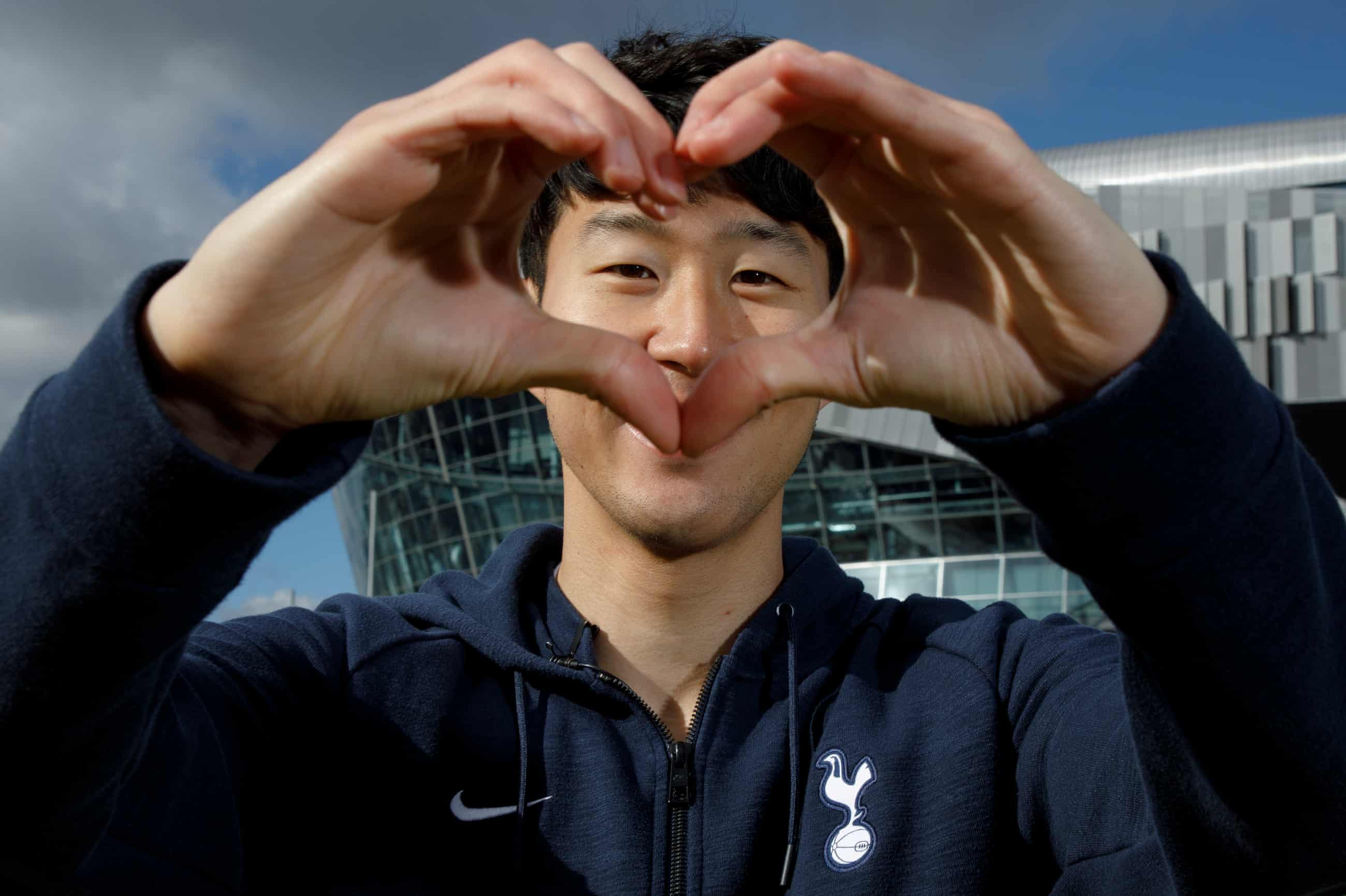 孙兴慜：偶像是<a href=https://www.310bf.com/tags-C%E7%BD%97-0.html target=_blank class=infotextkey>C罗</a>；同意父亲退役后才能结婚的要求