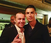 都灵英雄！逆转马竞后C罗去餐厅，客人起立为他鼓掌