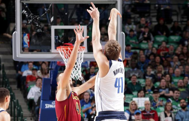 末节连得8分!诺维茨基今日对骑士精彩集锦