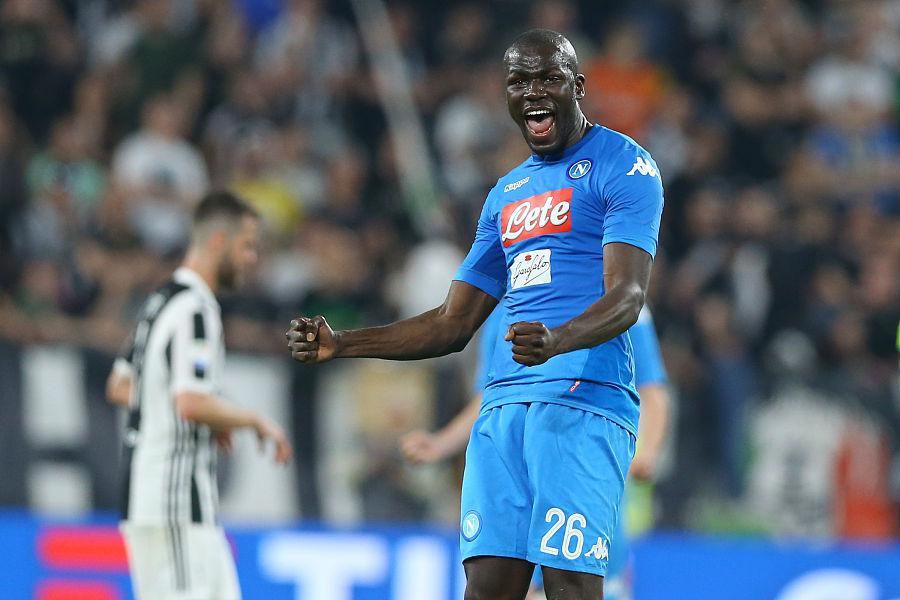 球迷高举望库利巴利加盟<a href=https://www.310bf.com/tags-%E6%9B%BC%E8%81%94-0.html target=_blank class=infotextkey>曼联</a>横幅，马内手语：我觉得不行