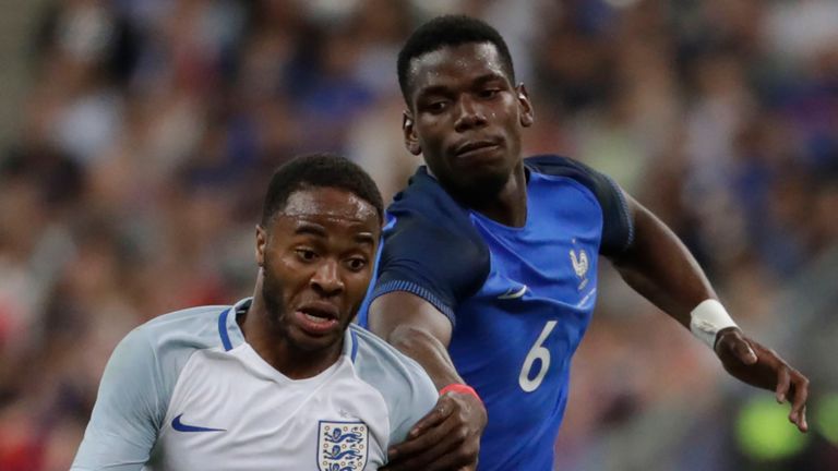 博格巴谈斯特林遭歧视一事：足球世界中不该出现歧视