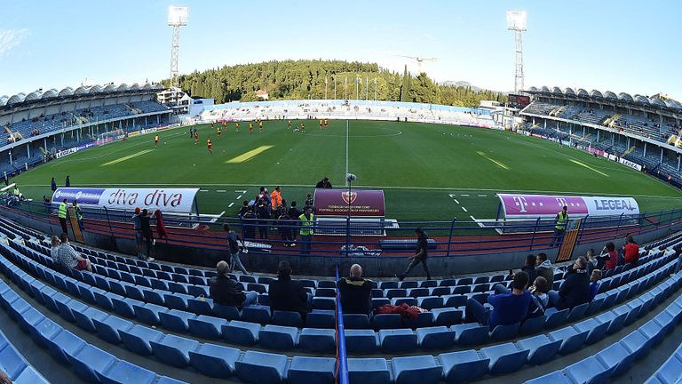 难办了！英球迷想进黑山的主场看台，需通过黑山语考试