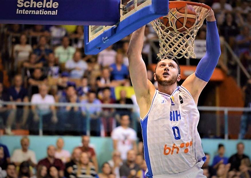 FIBA官方祝波黑中锋努尔基奇早日康复