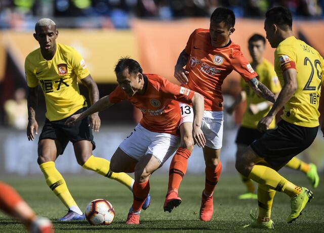 迪奥普陈杰破门保利尼奥染红,人和2-1绝杀十人恒大