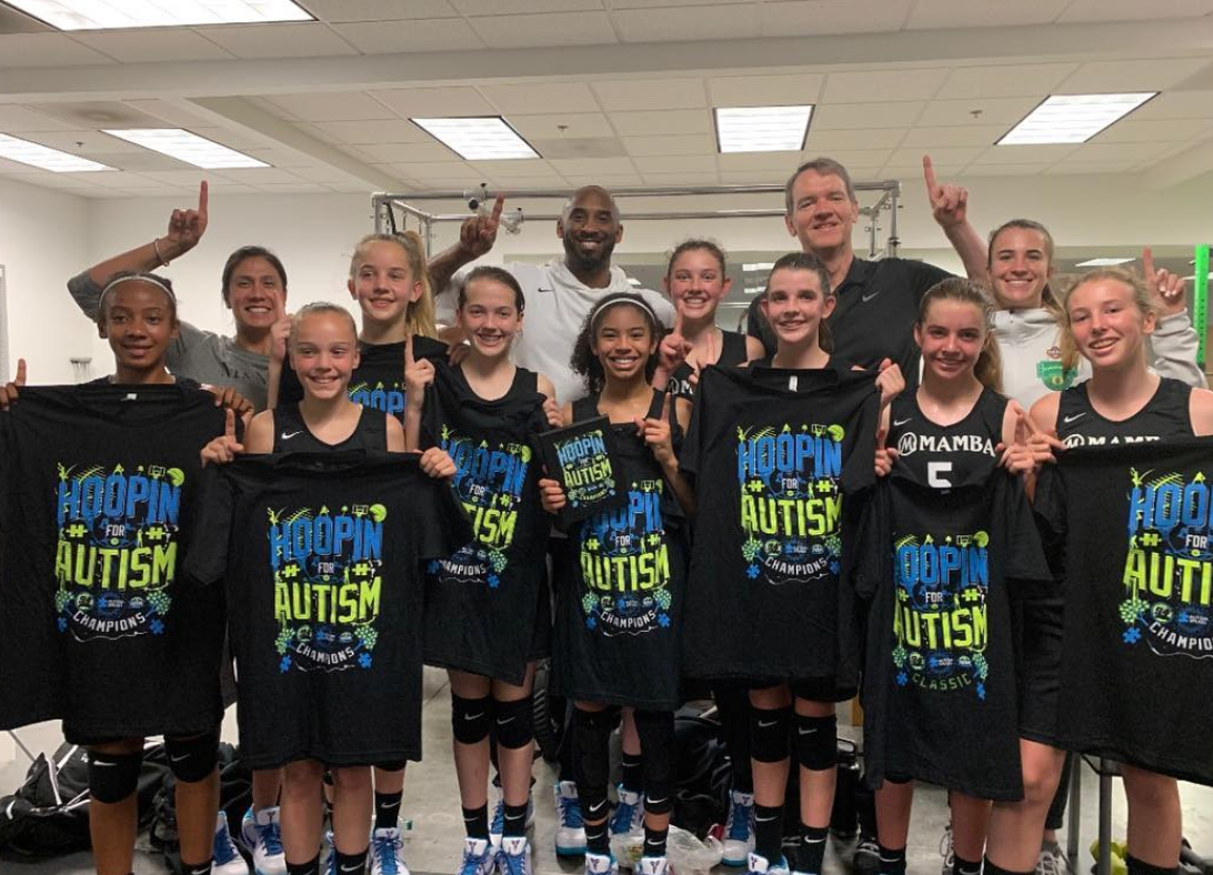 科比所执教的U13曼巴女篮击败U16女篮队