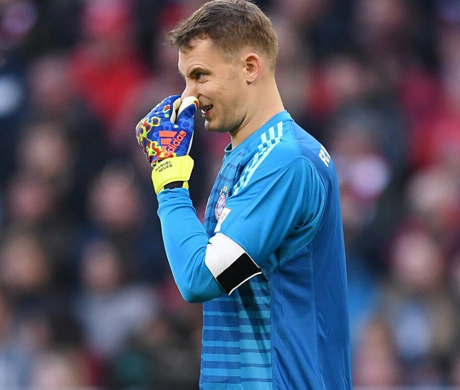 跟队记者:诺伊尔赛后拄拐离场,伤处不是此前动手术的脚