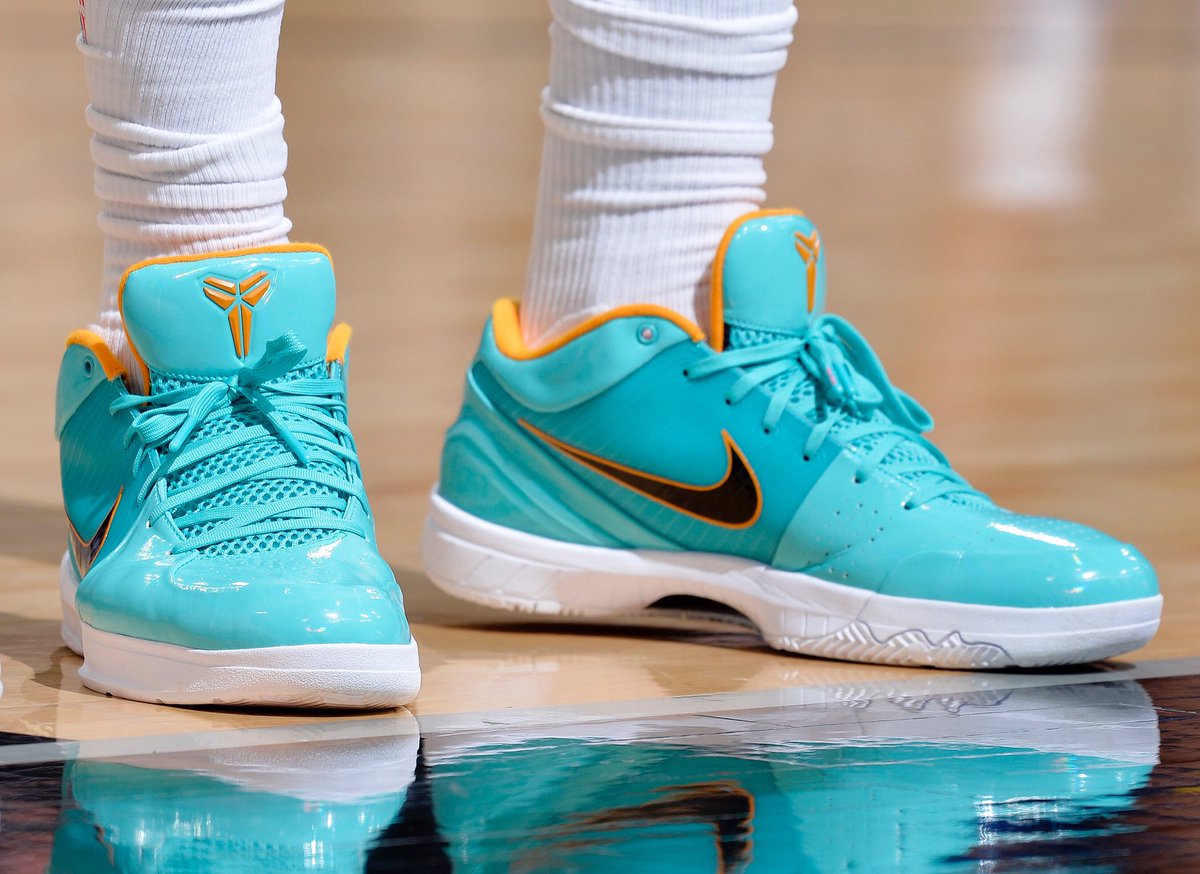 今日季后赛上脚球鞋一览：德罗赞上脚Kobe 4 Protro