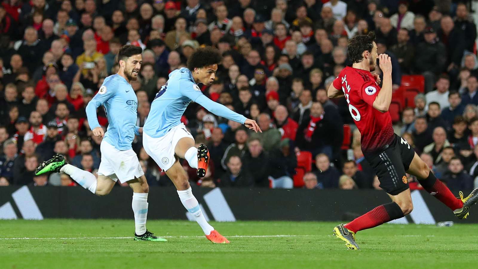 瓜帅：我对萨内的要求非常高，因此有时候会批评他几句