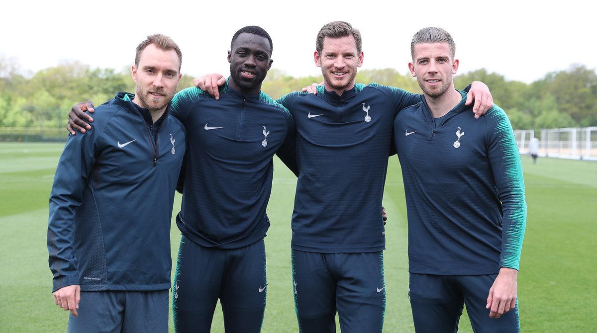 战老东家我们准备好啦！热刺四贾府旧将赛前合影