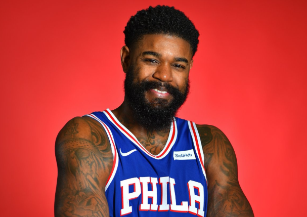 NBA官推祝76人中锋阿米尔-约翰逊32岁生日快乐
