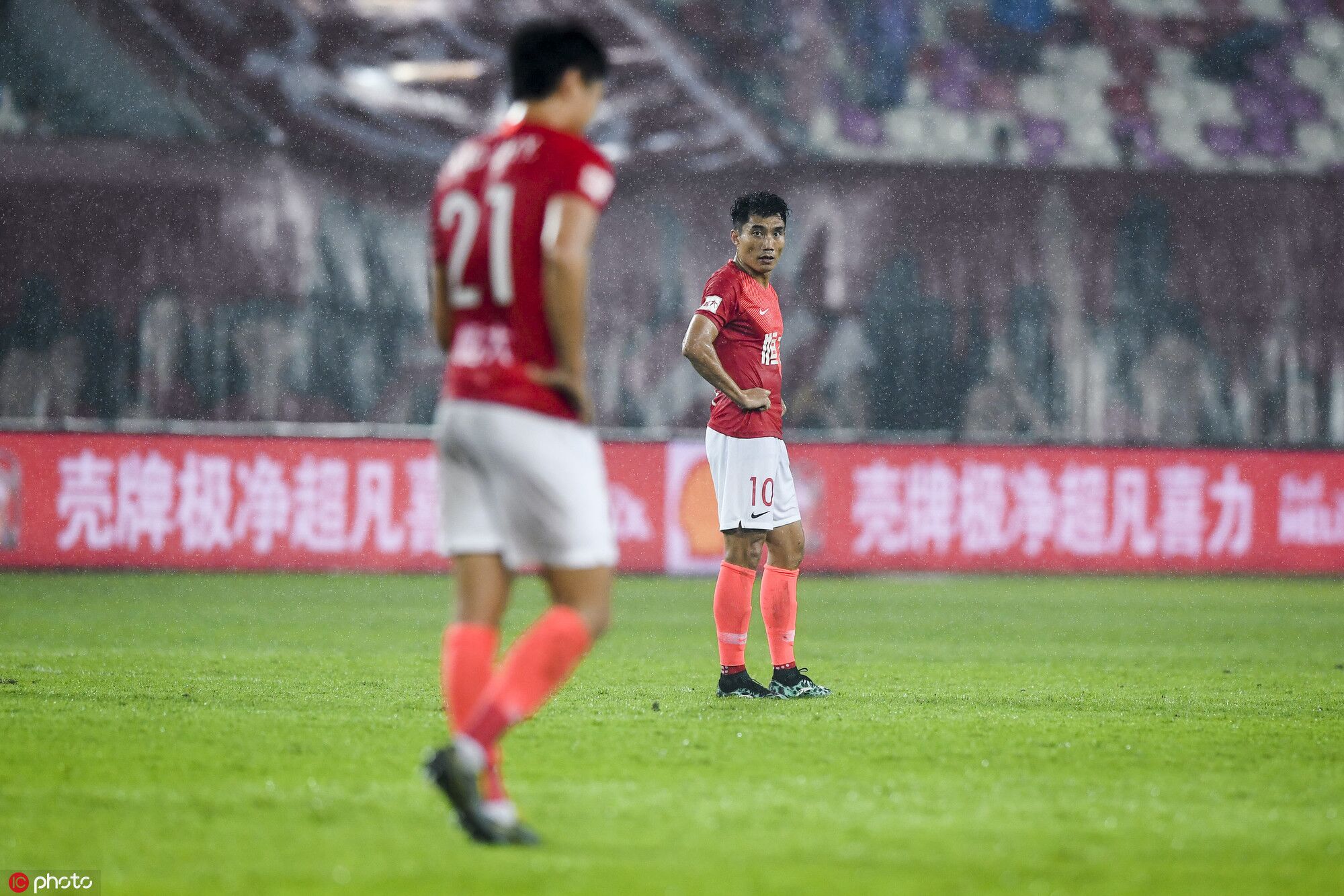 广日:恒大正为全华班的理想付出代价,但前景值得看好