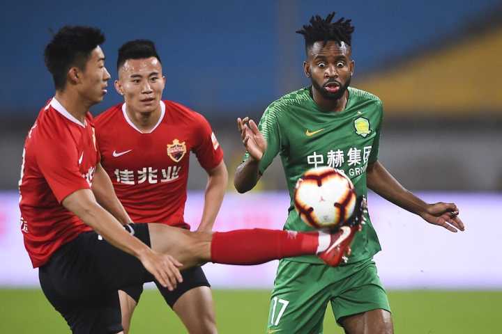 半场:张玉宁助攻巴坎布梅开二度,国安2-0深圳