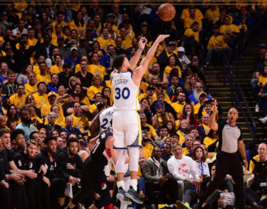 今年季后赛杜兰特不在场期间,库里137分钟得到134分