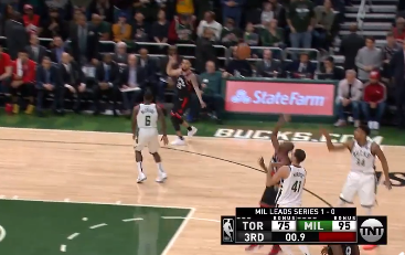 布莱索中投稳稳命中,米克斯直奔前场压哨抛投三分命中