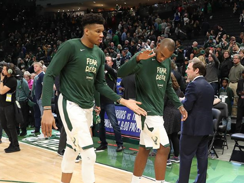 雄鹿今年季后赛6次单场净胜对手20+分，追平历史纪录