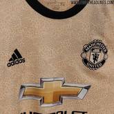 曼联球迷吐槽新球衣：花纹就像在隐喻球队的内鬼