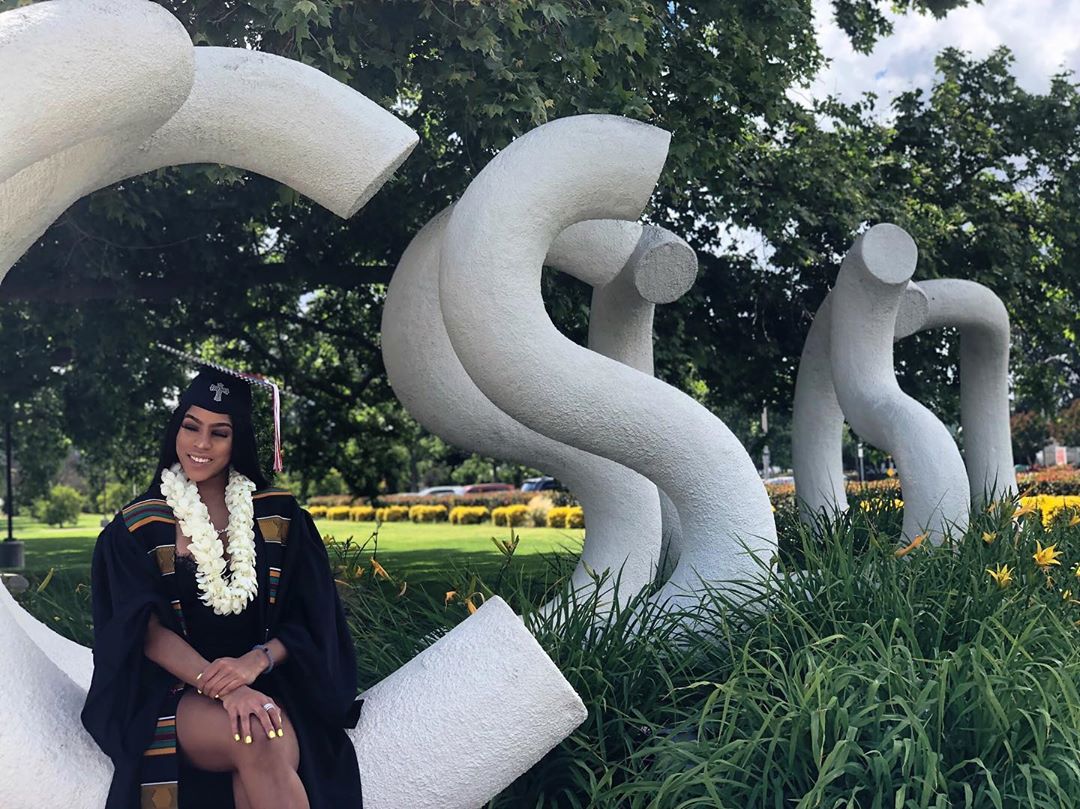 卢尼祝贺女友大学毕业：恭喜我的女王拿到学位