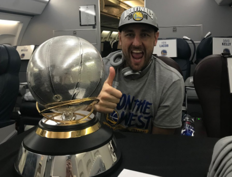 回湾区！博古特更新推特晒出与奖杯合照