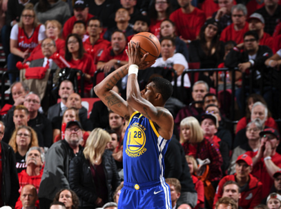 阿方索-麦金尼得到12分，刷新个人季后赛单场得分纪录