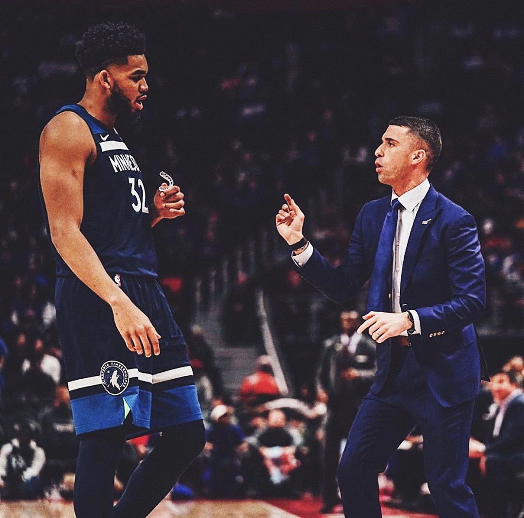 唐斯晒自己新主帅的合影:王座的合法继承人