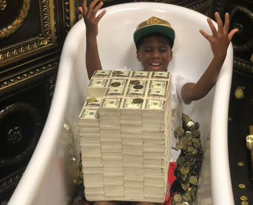 有钱任性？克里斯-保罗儿子更新社媒玩自拍游戏