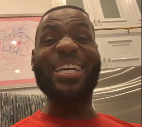 [视频]詹姆斯放飞自我，一家人在家中欢度玉米卷星期二