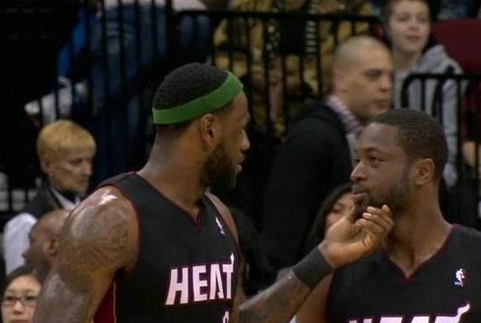 媒体调侃香蕉船友情破裂，韦德表示会从希腊给詹姆斯邮件