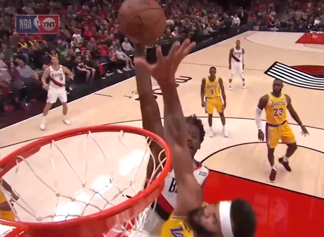 [视频]Dunks！一起回顾本赛季常规赛的精彩扣篮