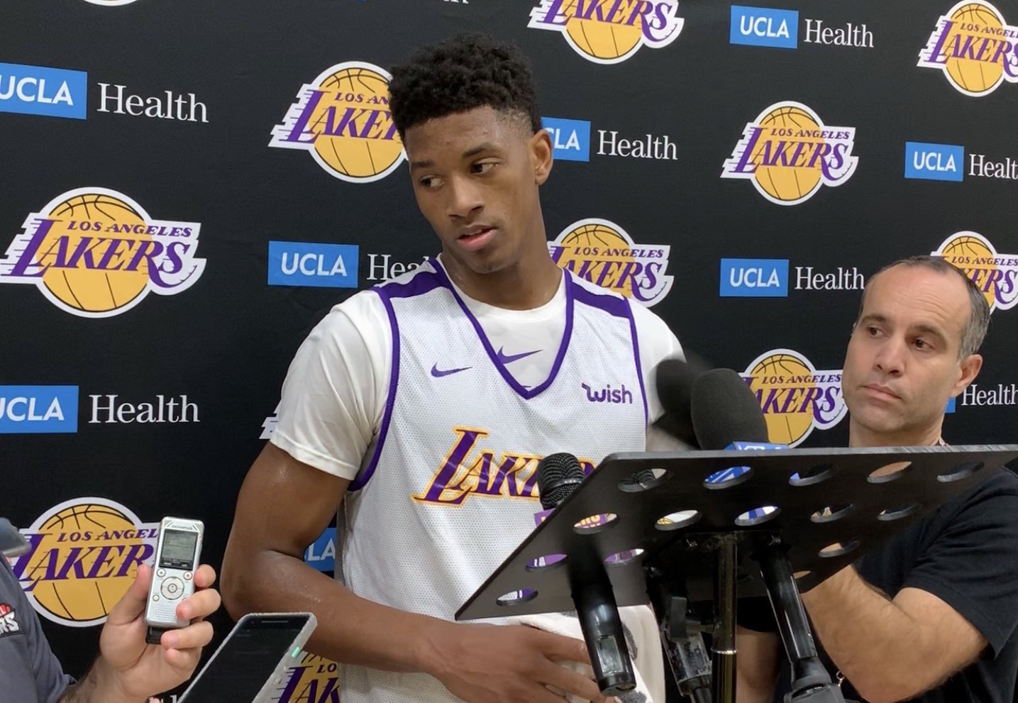 卡尔弗：詹姆斯告诉我要继续努力，他的现身太美妙了