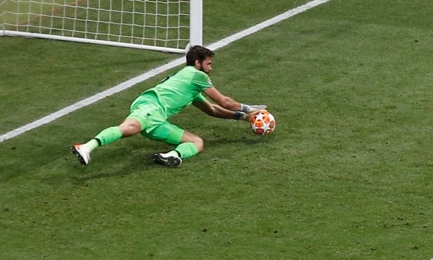 红军门将教练：阿利松值得高转会费，他还有进步空间